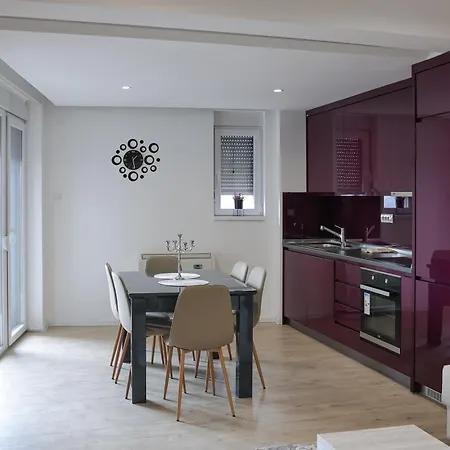 Lepojevic アパート *