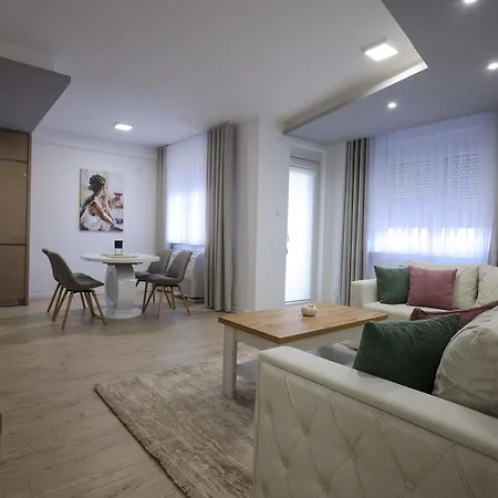 アパート Lepojevic