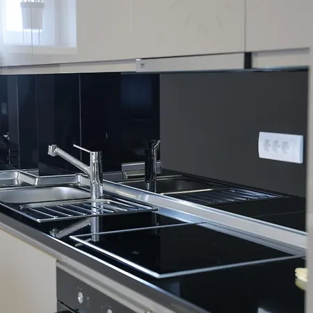 Lepojevic アパート *