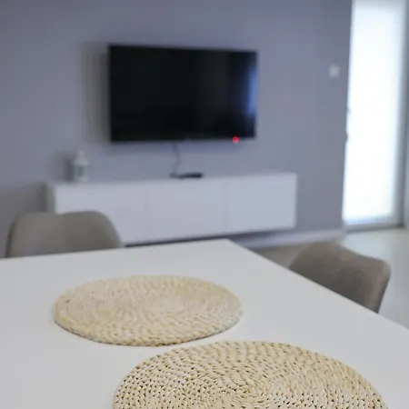 アパート Lepojevic