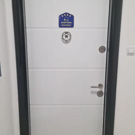 アパート Lepojevic